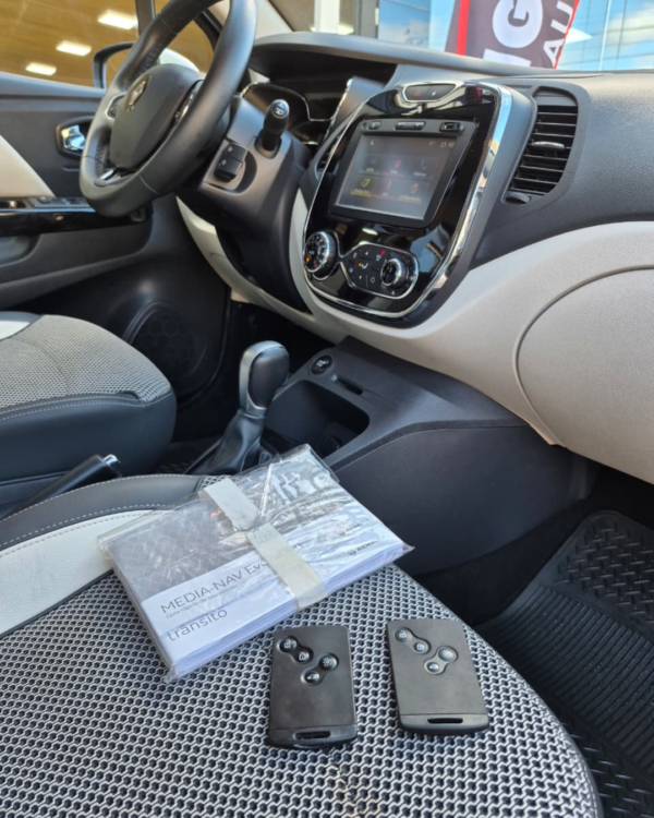 Renault Captur Intense 1.6 CVT 6 marchas - 2017/2018 - Image 6